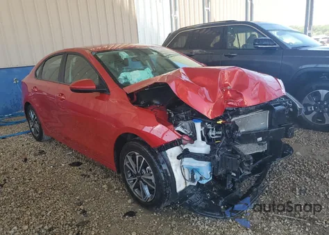 2024 Kia Forte Lx z USA, uszkodzony, nr VIN 3KPF24AD3RE777841